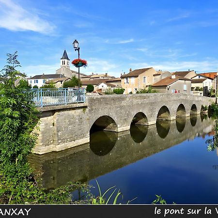 Bed and Breakfast Domaine De La Briouse Sanxay Exterior foto