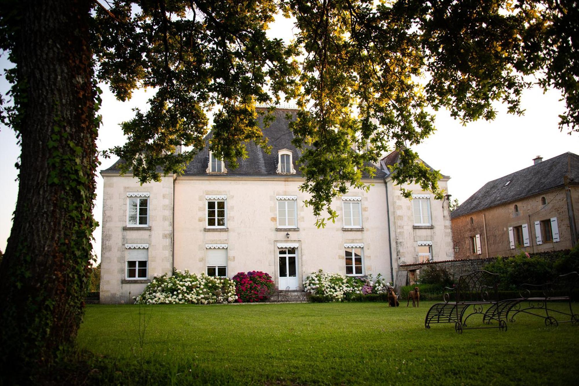 Bed and Breakfast Domaine De La Briouse Sanxay Exterior foto